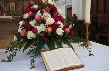 Ονειροκρίτης Αγία Τράπεζα - βωμός 