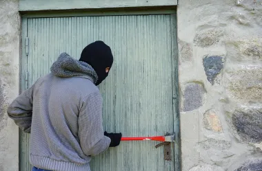 Thief breaking a door - Meaning of thief in dreams