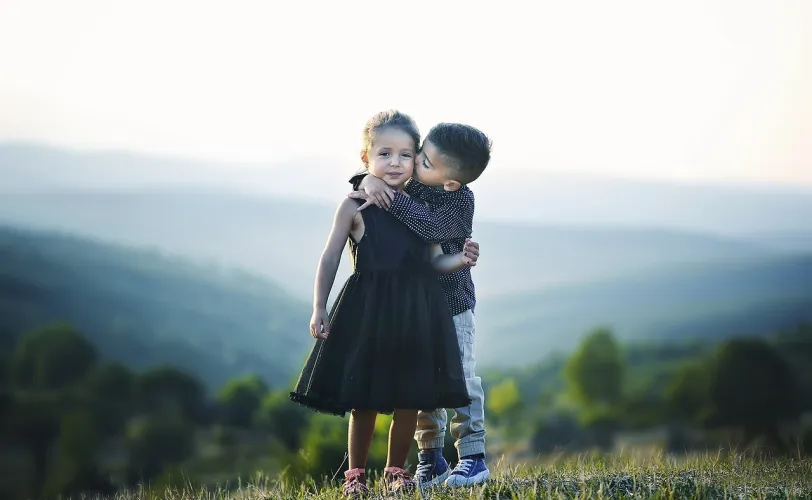 Ονειροκρίτης αγκαλιά (αγκαλιάσμα  - αγκαλιάζω)