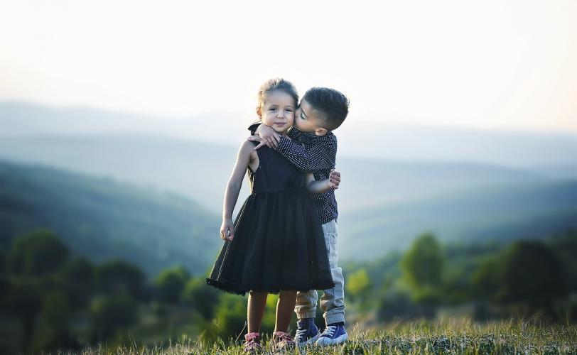 Ονειροκρίτης αγκαλιά (αγκαλιάσμα - αγκαλιάζω)