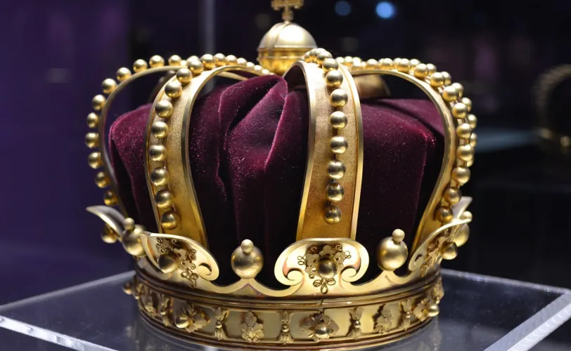 Ονειροκρίτης στέμμα, κορώνα, διάδημα 